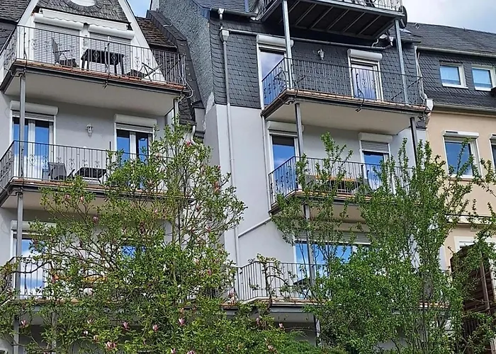 Mosellage * Zell an der Mosel